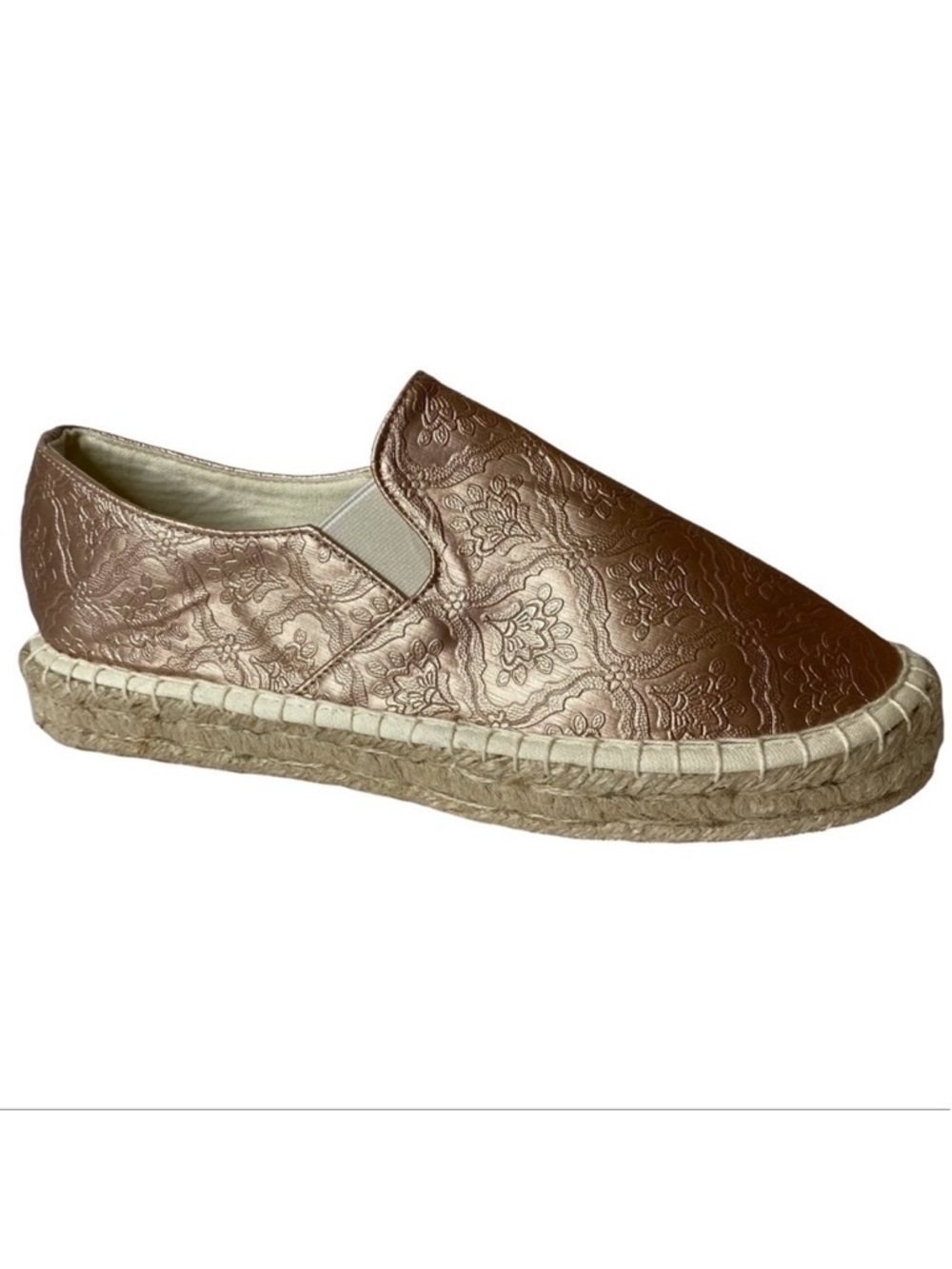 Mukluks Womens Rose Gold Metallic Shoes. Size 9